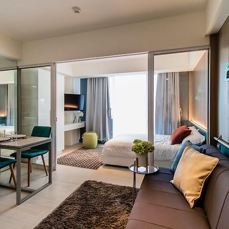 Azure Urban Beach Resort Manila By Radlett Exteriör bild