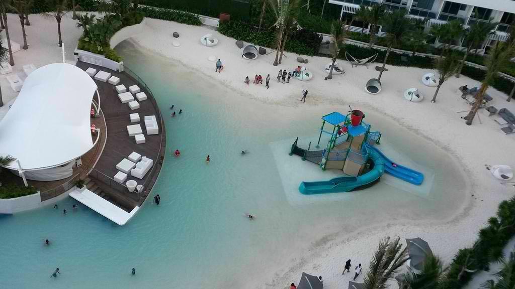 Azure Urban Beach Resort Manila By Radlett Exteriör bild