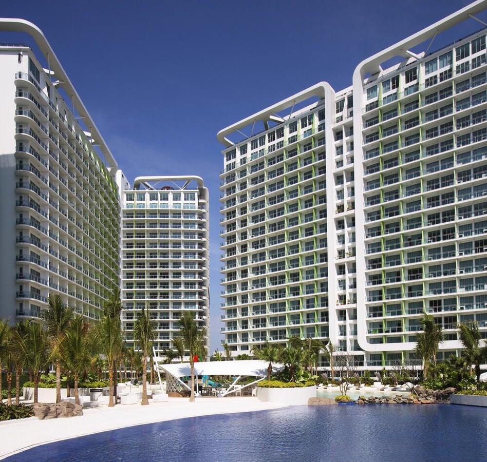Azure Urban Beach Resort Manila By Radlett Exteriör bild