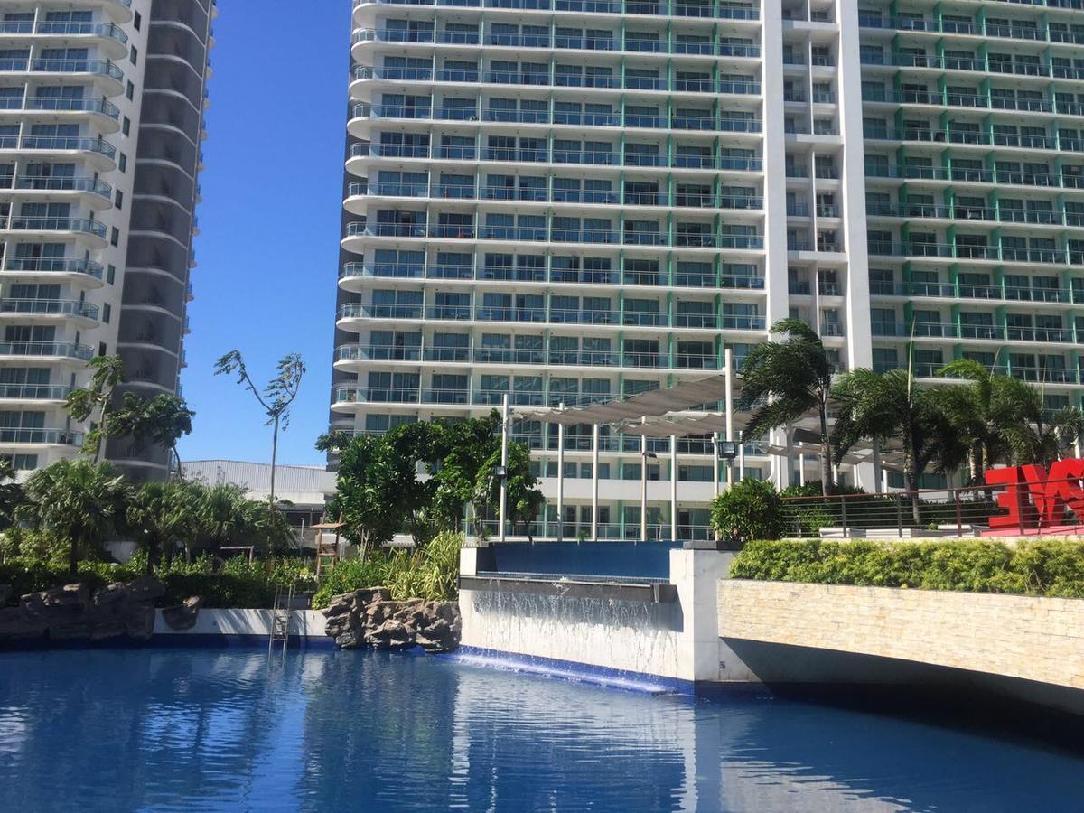 Azure Urban Beach Resort Manila By Radlett Exteriör bild
