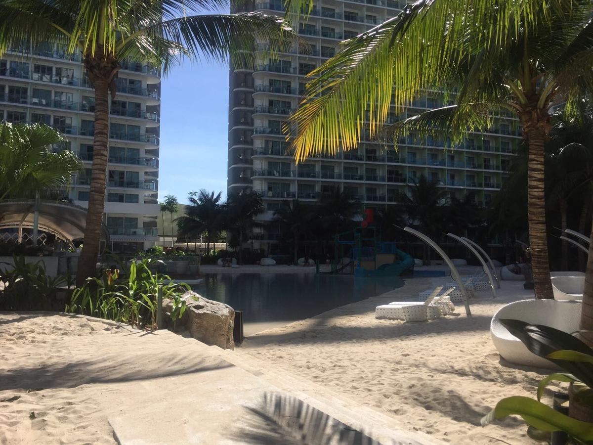 Azure Urban Beach Resort Manila By Radlett Exteriör bild