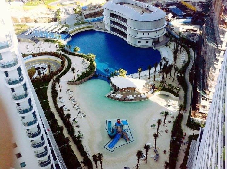 Azure Urban Beach Resort Manila By Radlett Exteriör bild