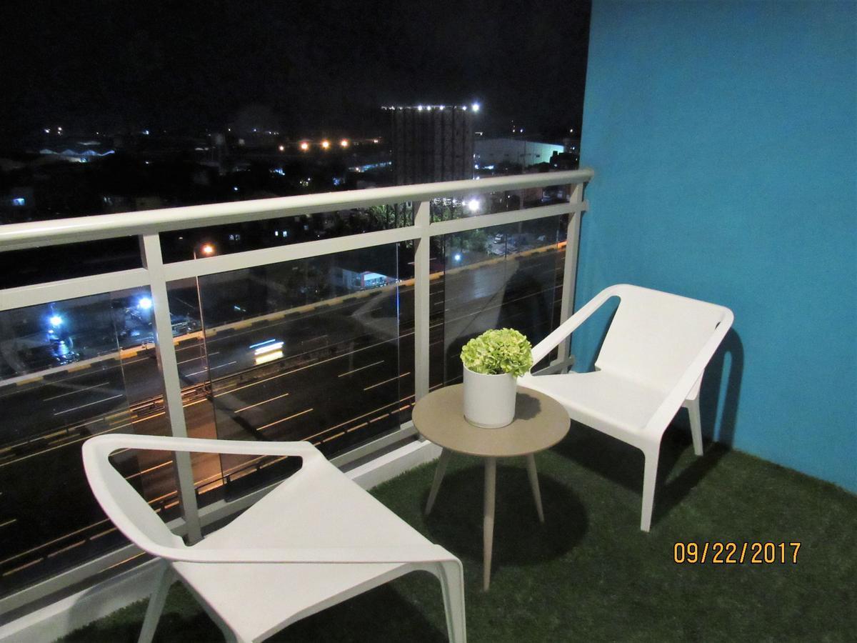 Azure Urban Beach Resort Manila By Radlett Exteriör bild