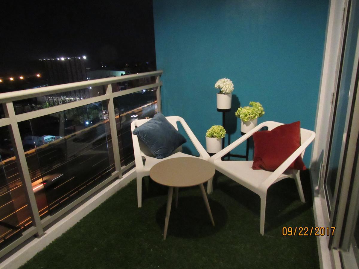 Azure Urban Beach Resort Manila By Radlett Exteriör bild