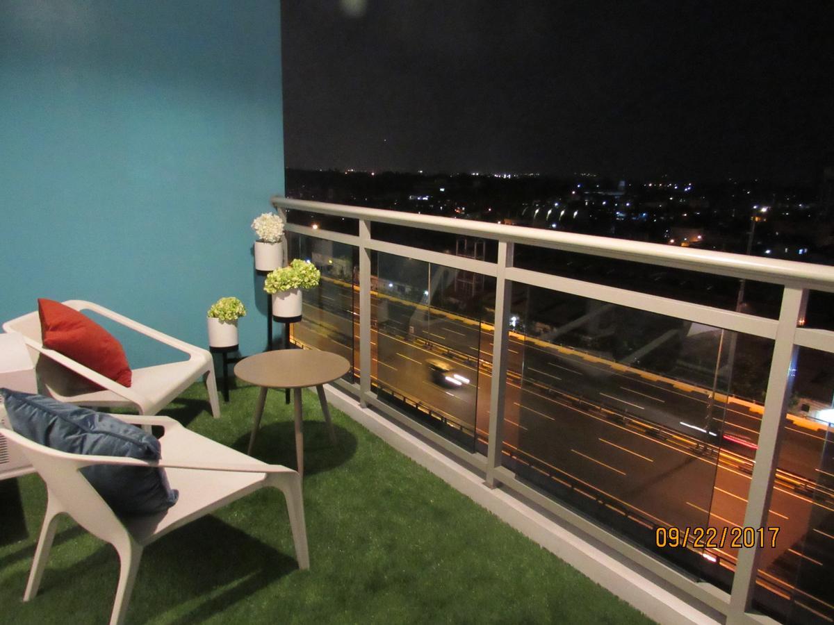 Azure Urban Beach Resort Manila By Radlett Exteriör bild