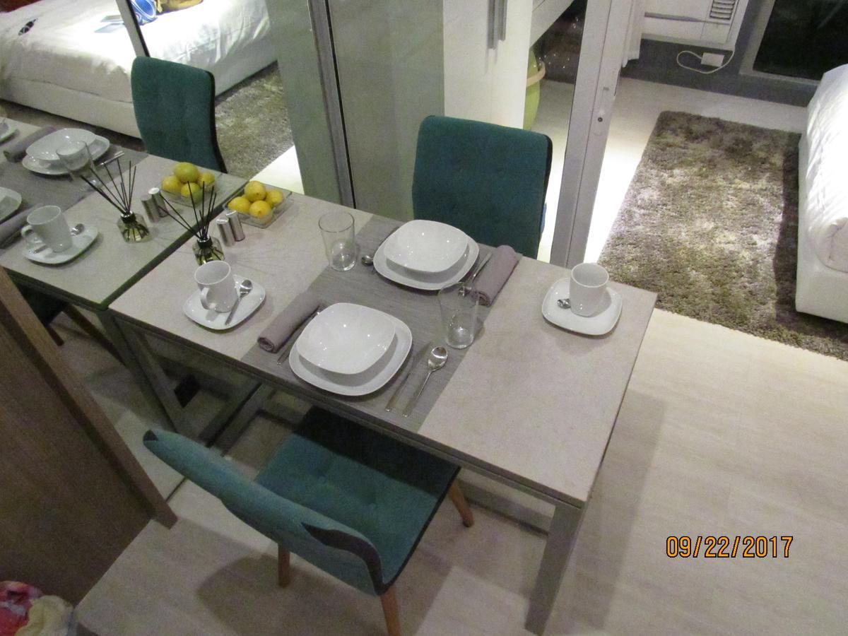 Azure Urban Beach Resort Manila By Radlett Exteriör bild