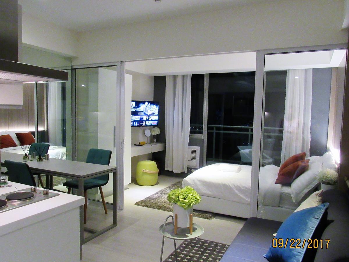 Azure Urban Beach Resort Manila By Radlett Exteriör bild