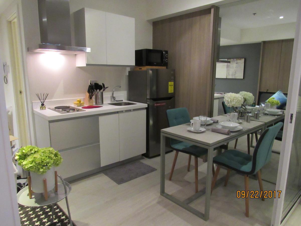 Azure Urban Beach Resort Manila By Radlett Exteriör bild