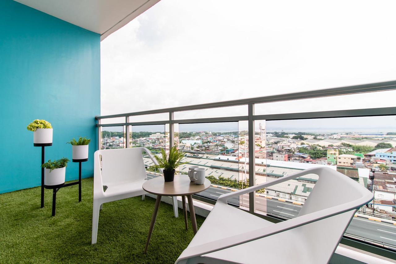 Azure Urban Beach Resort Manila By Radlett Exteriör bild