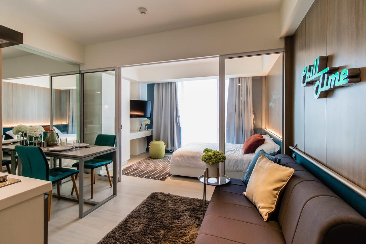 Azure Urban Beach Resort Manila By Radlett Exteriör bild