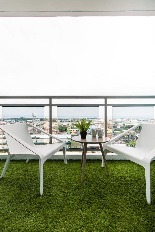 Azure Urban Beach Resort Manila By Radlett Exteriör bild
