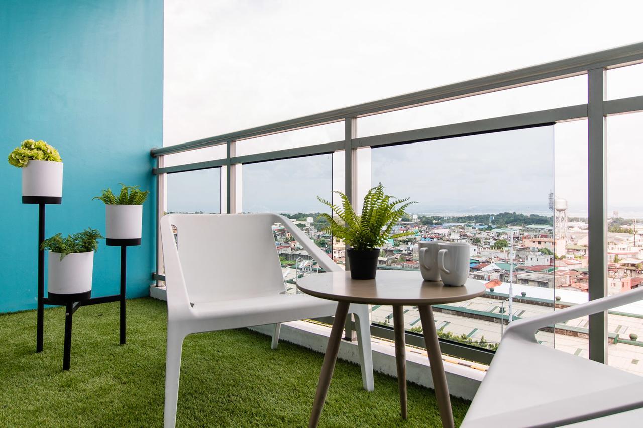Azure Urban Beach Resort Manila By Radlett Exteriör bild
