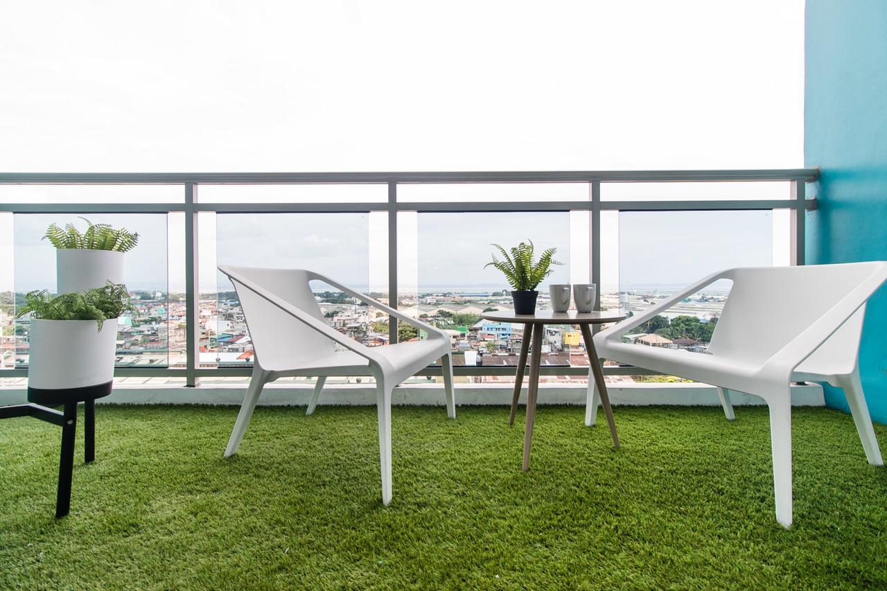 Azure Urban Beach Resort Manila By Radlett Exteriör bild